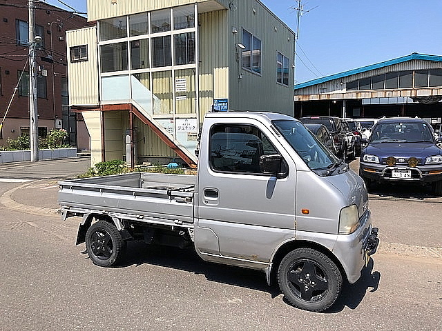 オデッセイエアコン点検入庫 アルファード車検入庫 ランクル１００用クリスタルサイドマーカー入荷 車検入庫チェロキー キャリートラック整備工場へ スティールカーズ Blog