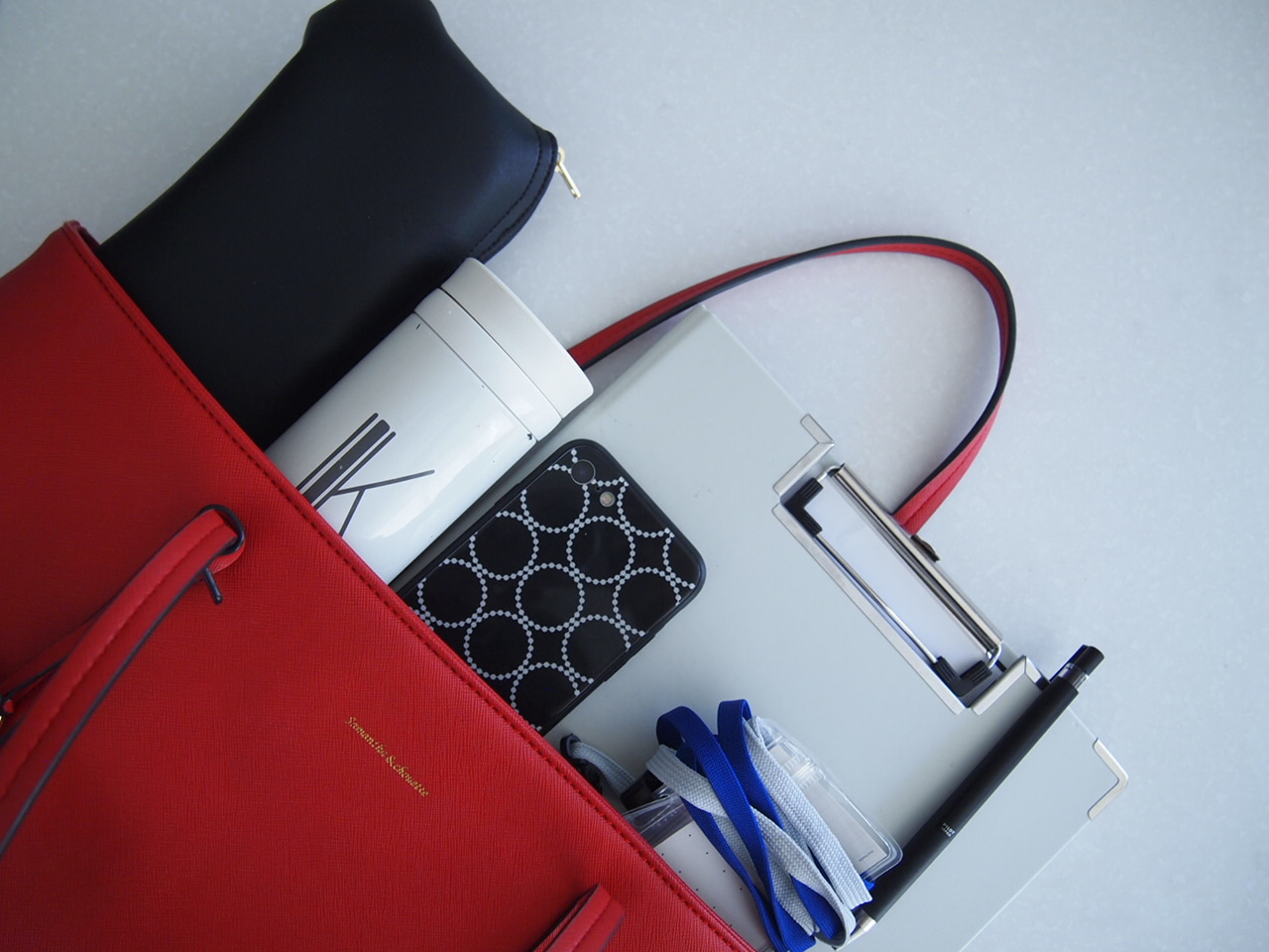 プチストレスだった携帯スリッパを新調してストレスフリーに 白 グレーの四角いおうち