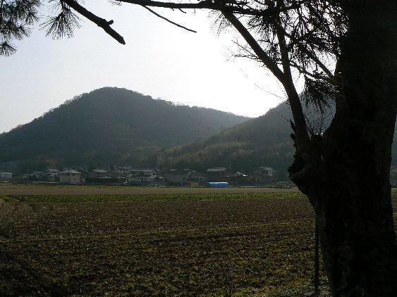 2008/5GW【岡山香川】吉備イワクラだらけで桃太郎の謎ツアー【吉備津神社、吉備中山磐座群、夜泣石、楯築遺跡、備中国分寺、田倉牛神、閑谷学校、熊山、牛窓、鬼ノ城、倉敷、鬼無、女木島、銭形】_b0116271_23170335.jpg