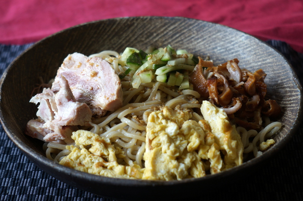 涼麺?冷やしラーメン?_c0180686_21455097.jpg