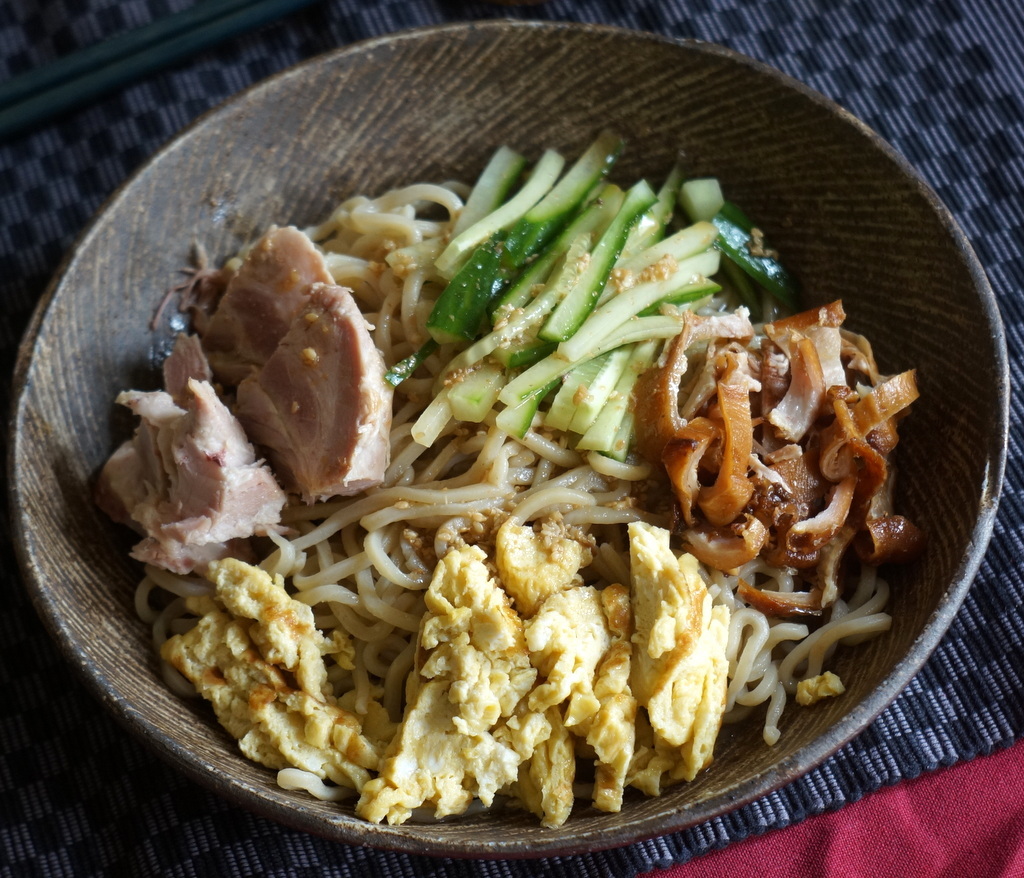 涼麺?冷やしラーメン?_c0180686_21460010.jpg