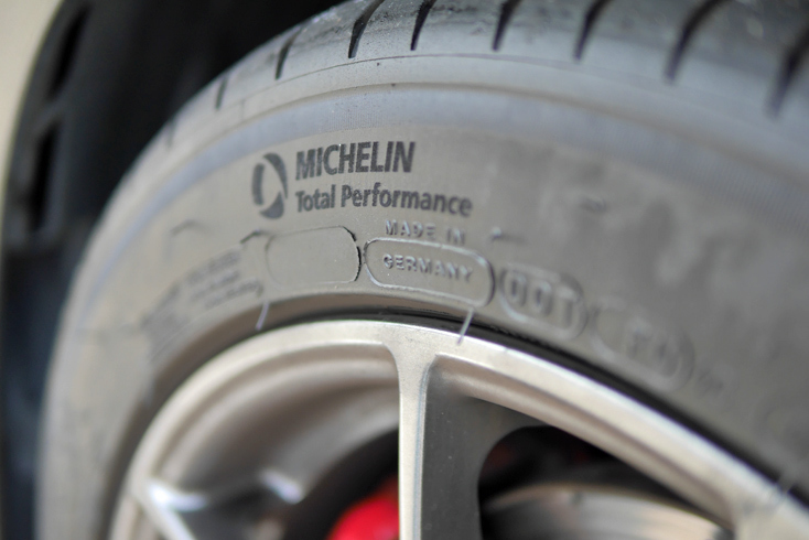 脱ランフラット　～　MICHELIN Pilot Sport 4　うちのタイヤは何時何処で?　～_c0021694_08543323.jpg