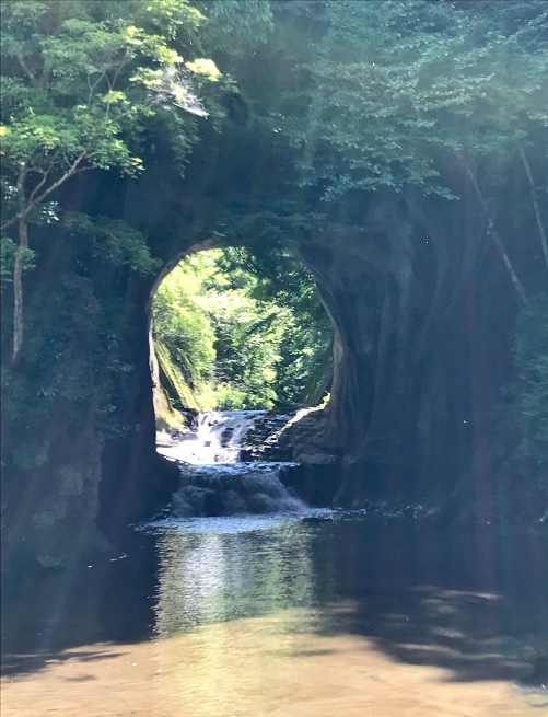 初夏の千葉ドライブ。 その3──「亀岩の洞窟」_d0352022_17443880.jpg