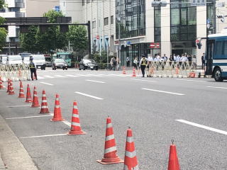 朝からものすごい警戒態勢だったが_b0040332_19350626.jpg