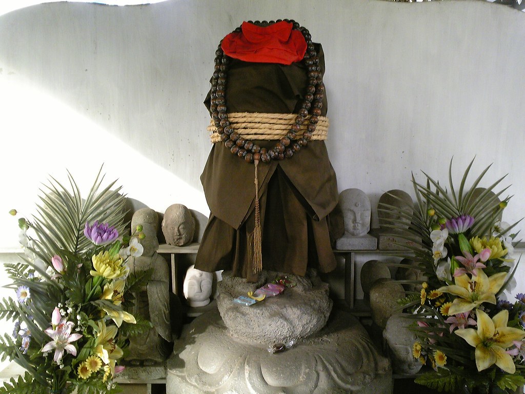 【今昔東西迷信紀行】江戸三大流行神を収集しよう【安井金比羅宮、茗荷稲荷、将門塚、首塚、日本橋翁稲荷、お竹墓、赤紙仁王】_b0116271_09452618.jpg