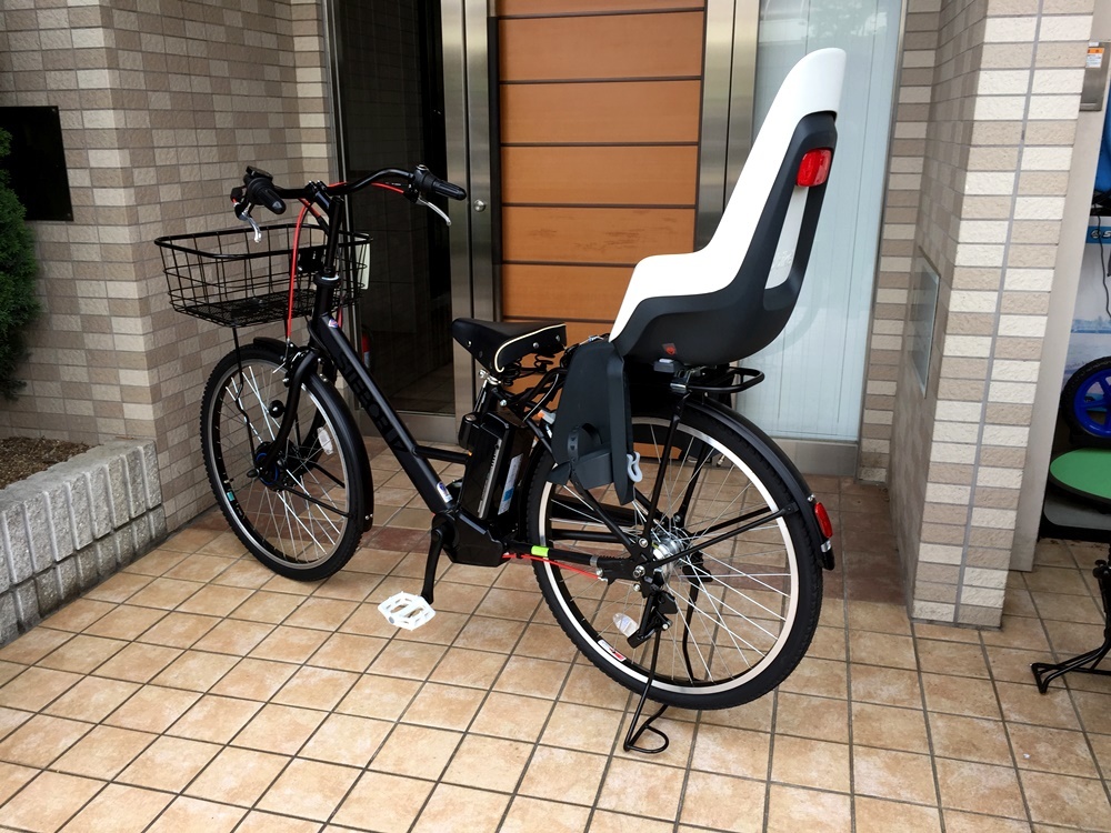 高級感 ブリヂストン ステップクルーズeにチャイルドシート装着です 自転車本体