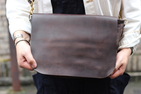 「VASCO」経年変化も楽しめる \"CANVAS×LEATHER MAIL BAG\" ご紹介_f0191324_07391645.jpg