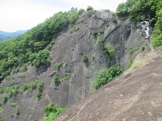 岩壁の岩殿山を登ってきた_c0273271_09365385.jpg