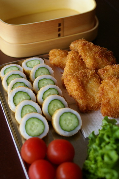 今日の白身魚フライ弁当と高知流ちくわきゅうり_d0327373_07343844.jpg