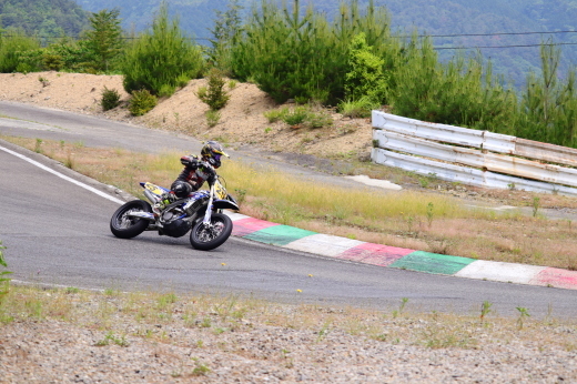 イワサキ走行会レポートin阿讃サーキット_b0163075_13522257.jpg