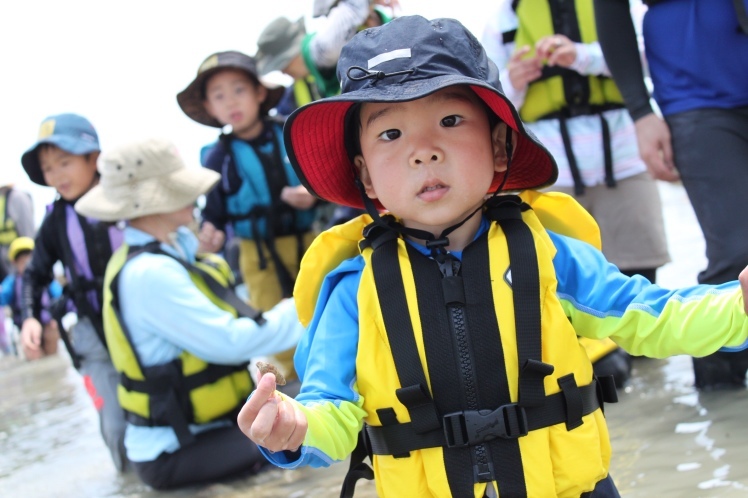 青空ようちえん〔週末〕春の海岸ピクニック(5/5)泳いで!生き物を見つけて!親子でのんびり今年はじめての海遊び_d0363878_23534472.jpg