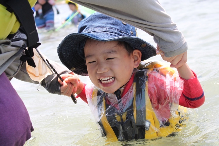 青空ようちえん〔週末〕春の海岸ピクニック(5/5)泳いで!生き物を見つけて!親子でのんびり今年はじめての海遊び_d0363878_23580518.jpg