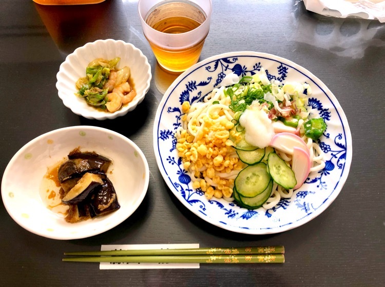 しらゆり荘 昼食 冷やしたぬき蕎麦 海老レタスガーリック炒め 茄子生姜焼き_c0357519_12442982.jpeg