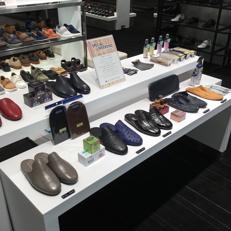 R Dシューケアショップ 玉川タカシマヤ本館4階紳士靴売場内 R Dシューケアショップ 玉川タカシマヤ本館4階紳士靴売場内