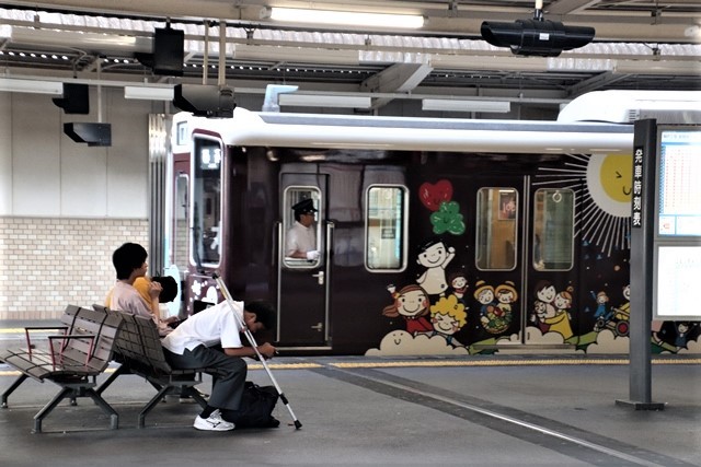 藤田八束の鉄道写真@阪急電車に楽しいラッピング、子供たちの未来が素敵な阪急電車・・・阪神電車にも登場_d0181492_22273035.jpg