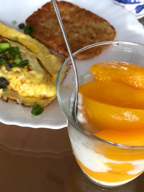 週末朝ごはん*スモークサーモンオムレツ + お買い物_d0269832_03250422.jpeg