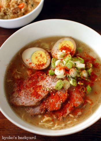 チャーシュー&煮玉子のせ一蘭ラーメン+炒飯+激辛野菜炒め_b0253205_01553131.jpg