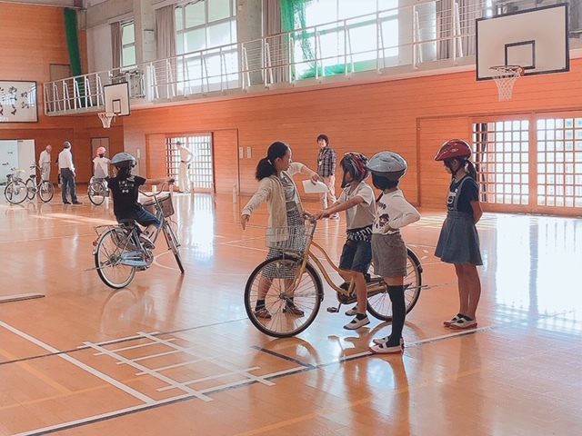 自転車部の応援に、小学校に来ました。_a0031350_11474751.jpg