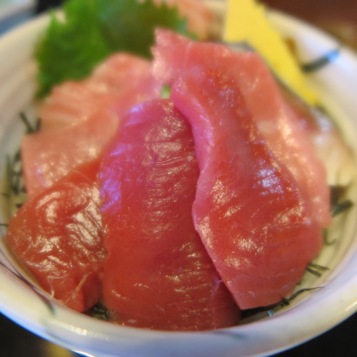 朝：煮込み目玉焼き　昼：東家のおすすめランチ、極上本鮪の鉄火丼　夜：ワラビご飯、２０１９．６．４_c0075701_22315455.jpg