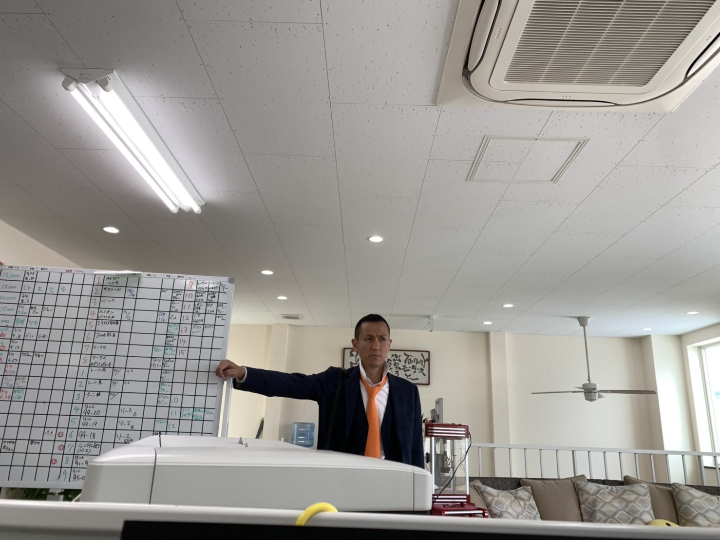 6月4日(火)本店ブログ♪ランボルギーニ ウルス✊ お問合せ下さい✊ ランクル ハマー ヴェルファイアたくさんありますー_b0127002_16261171.jpg