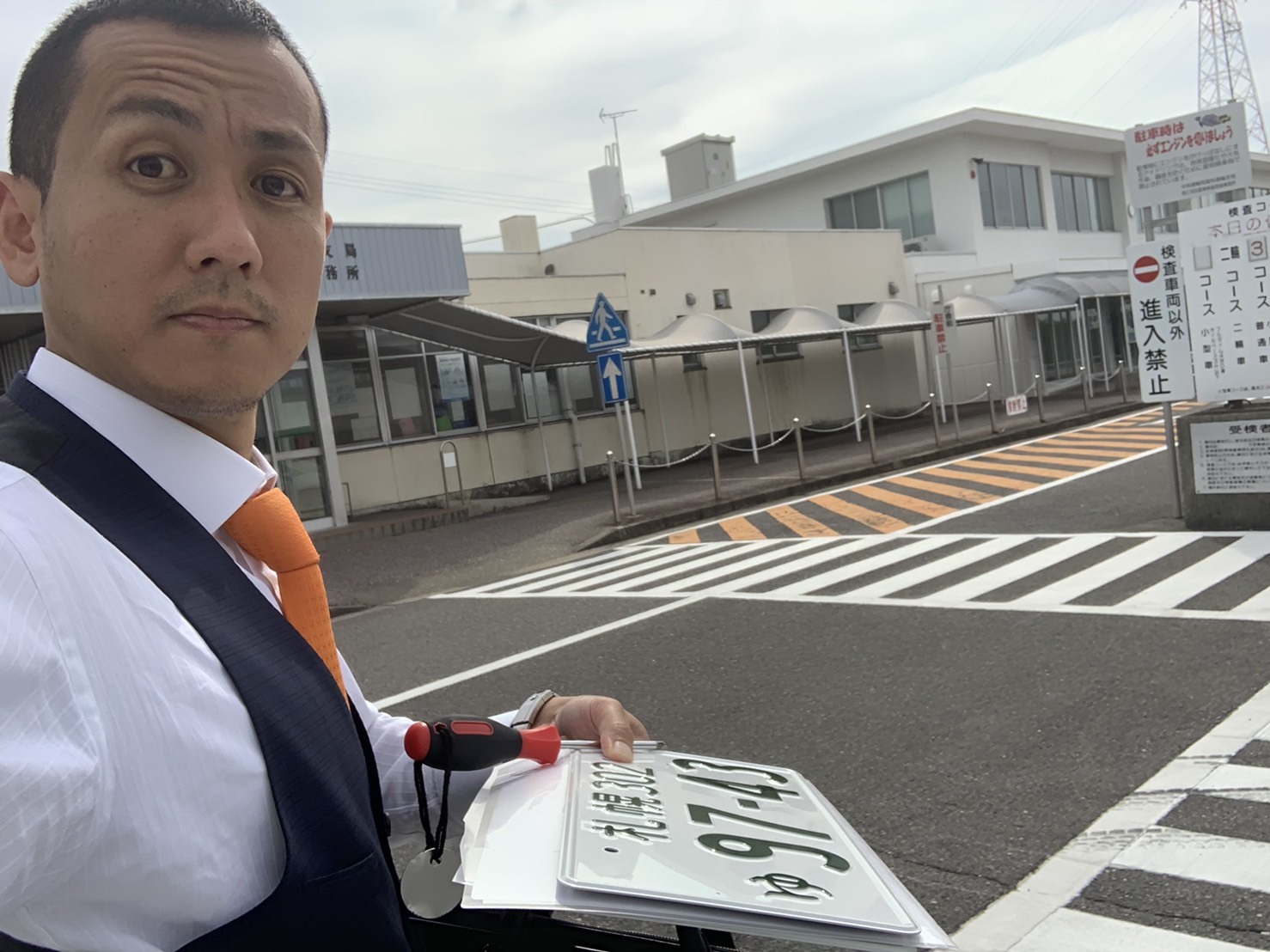 6月4日(火)本店ブログ♪ランボルギーニ ウルス✊ お問合せ下さい✊ ランクル ハマー ヴェルファイアたくさんありますー_b0127002_18183469.jpg