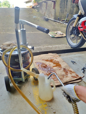 兼業農家はお遊び道具のオイル交換!_c0336902_19551721.jpg
