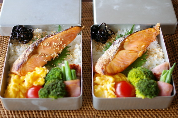 今日の鮭弁当_d0327373_07103172.jpg