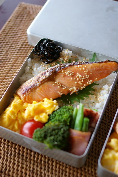 今日の鮭弁当_d0327373_07104324.jpg