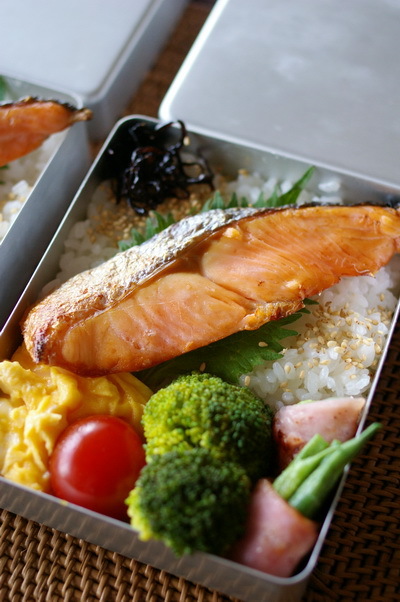 今日の鮭弁当_d0327373_07105247.jpg
