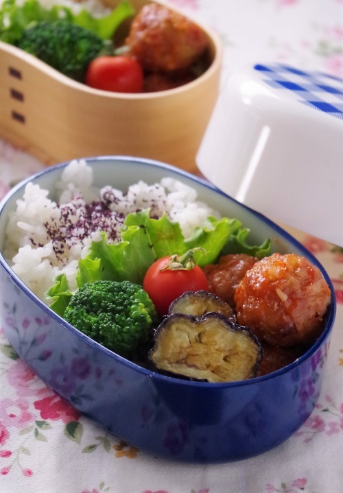 高校生のお弁当(肉団子、いんげんの牛肉巻き、豚肉のチーズ巻き、メカジキの照り焼き、コロッケ)_f0168317_20433221.jpg
