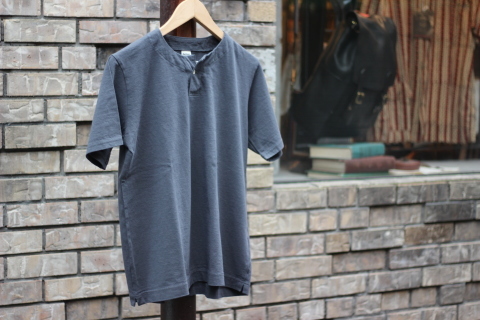 「Jackman」変則Tシャツ \"Henleyneck T-shirt\" ご紹介_f0191324_07300920.jpg
