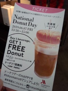 北品川　東京マリオットホテル　Marriott Donuts Day　GGCo.のカフェ モカとピンクヨーグルトドーナツ_f0112873_21145658.jpg