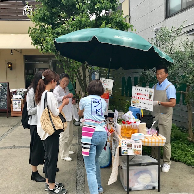 コスモのカレーと三留のピクルスビネガーの試食販売　_a0233202_14562377.jpg