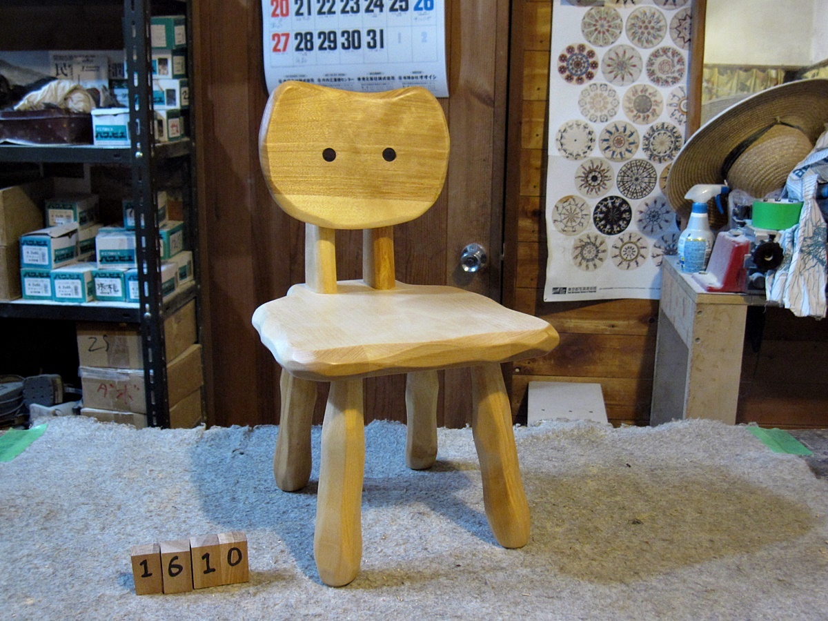こねこ椅子_e0072513_16102783.jpg