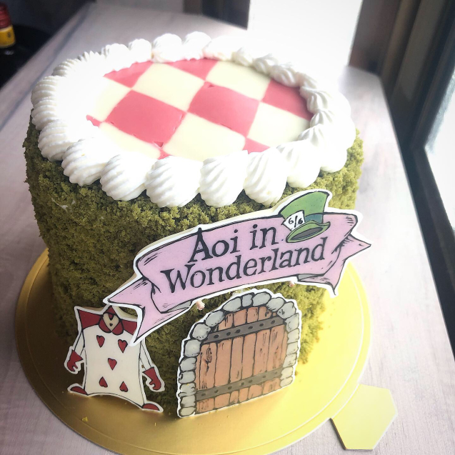 不思議の国のアリスケーキ 幸せなトカゲ おもにケーキをつくってます