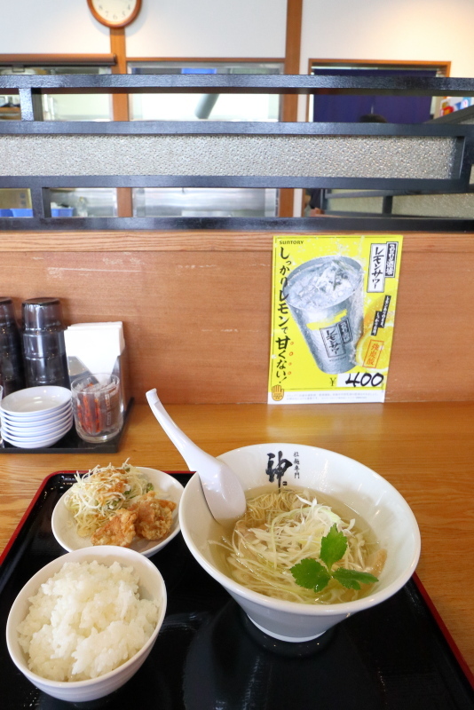 拉麺専門 神 総本山で、土佐のしょうが塩ラーメンを食べた_a0077663_14444732.jpg