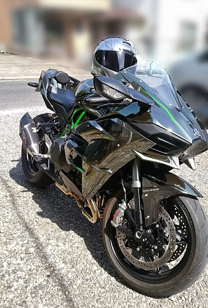 輩のカワサキ。Ninja H2がご来訪。_d0130115_10024297.jpg