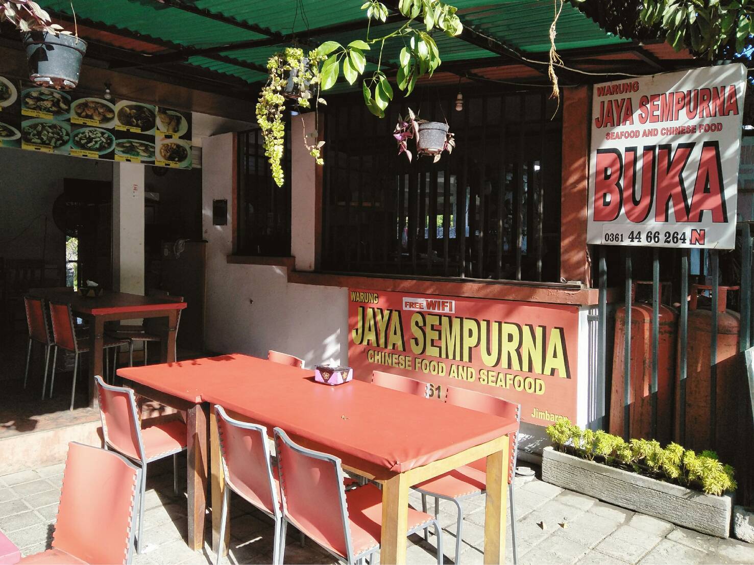 Warung Jaya Sempurna Jimbaran / ワルン ジャヤ サンプルナ ジンバラン_a0154918_12242746.jpg