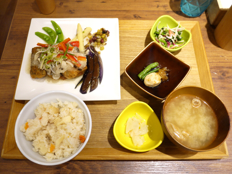 骨まで食べられる黄金カレイ塩麹みぞれあん 茅ヶ崎 チャワン Chawan ぶらり湘南