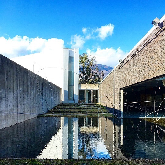 奈義町現代美術館 奈義町立図書館 通称 Nagimoca ナギ モカ 建築つづり