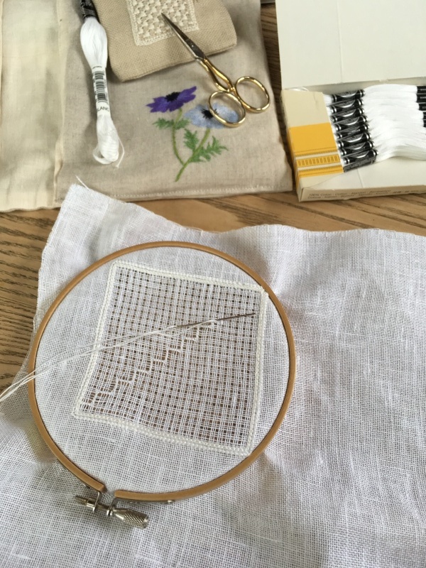 白糸刺繍 カットワーク テーブルクロス （大塚あや子さん 白糸