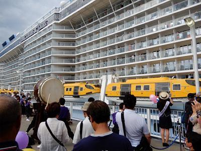 SPECTRUM OF THE SEAS 出港_b0051598_21121790.jpg