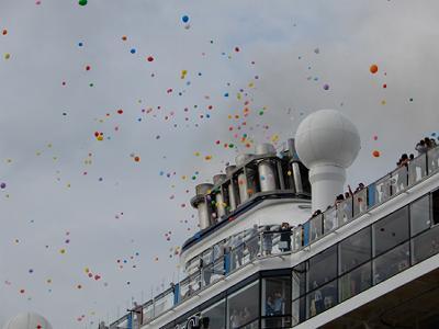 SPECTRUM OF THE SEAS 出港_b0051598_21122712.jpg