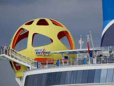 SPECTRUM OF THE SEAS 出港_b0051598_21124994.jpg