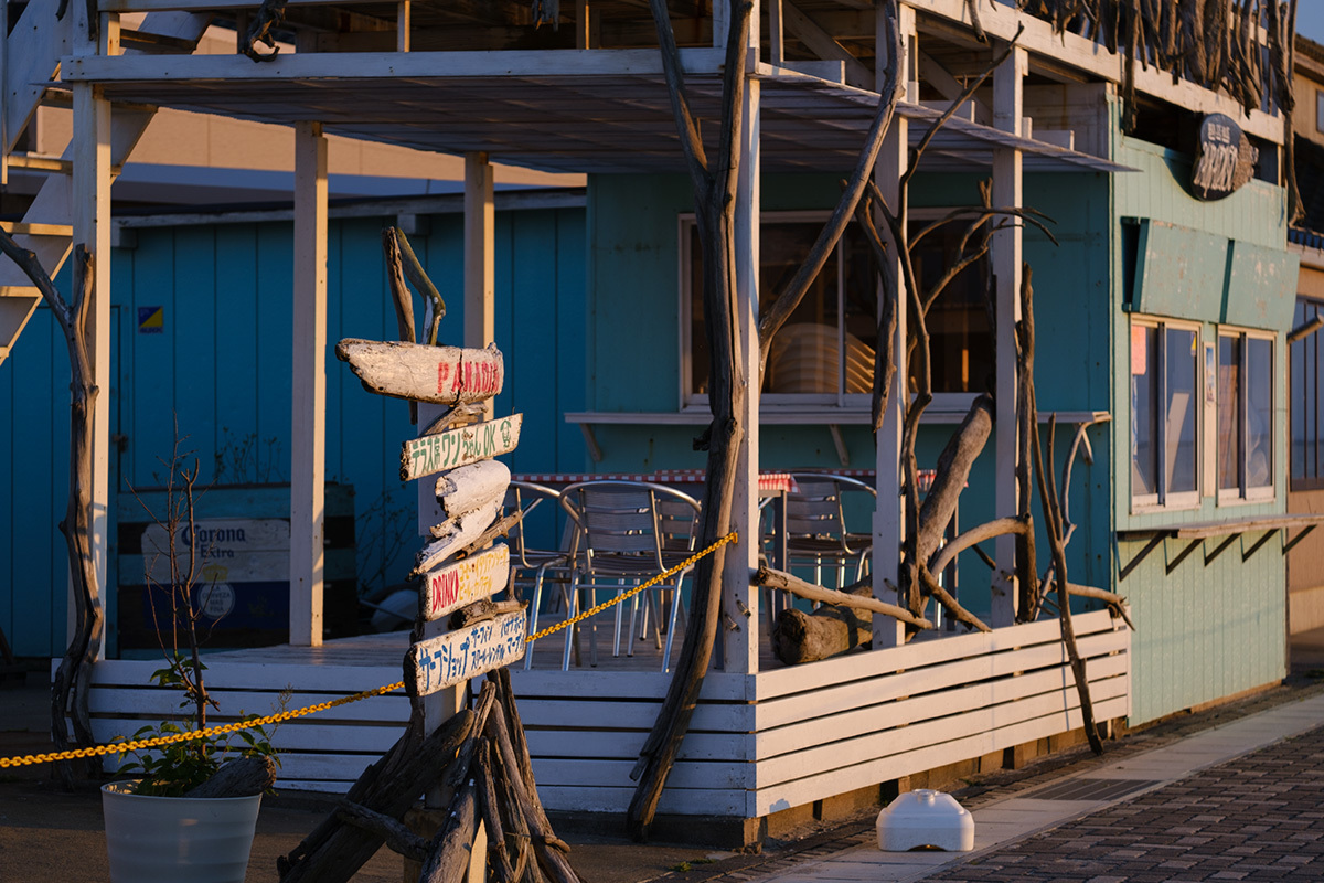 海辺で on the sea shore #FUJIXT30_c0065410_22510161.jpg