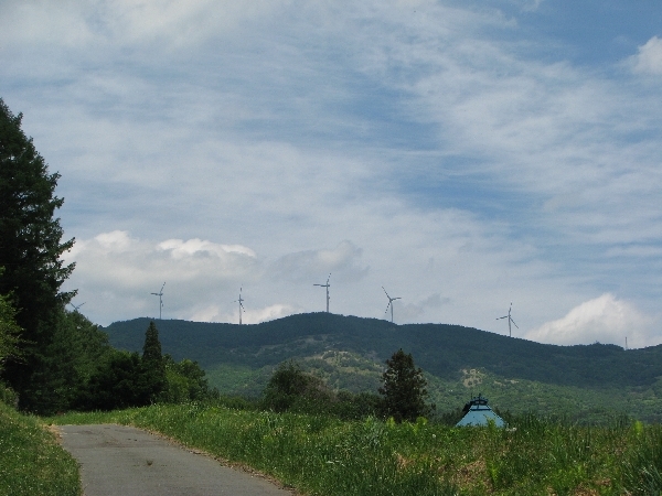 姫神山の風力発電へ_c0387701_23260911.jpg