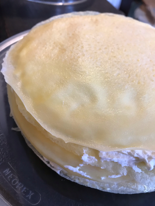 本日のケーキ、ミルクレープ！フロマージュクリームで爽やかに。あとは、フルーツのハチミツマリネをのせて完成です！_c0238807_12305719.jpg