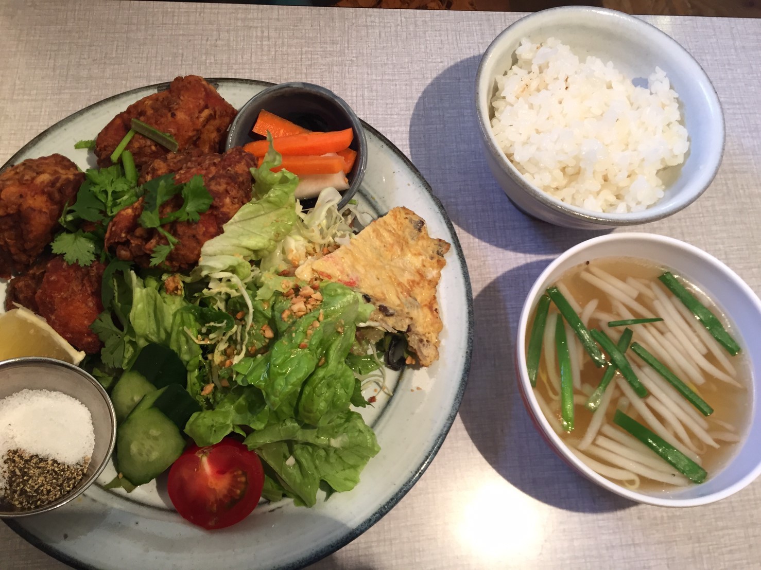 necco70 3人ランチ_e0115904_04543990.jpg