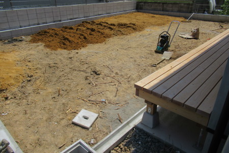 「飛香台の家」庭下地工事_b0179213_17530055.jpg