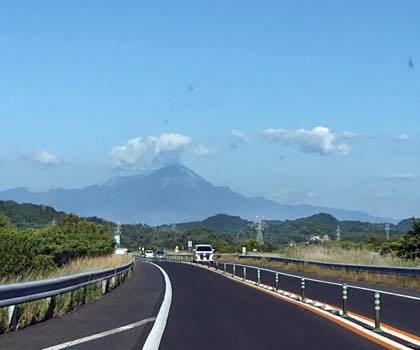 大山周辺にも全く雲がなくてドピーカン........流石に....._b0194185_21102058.jpg